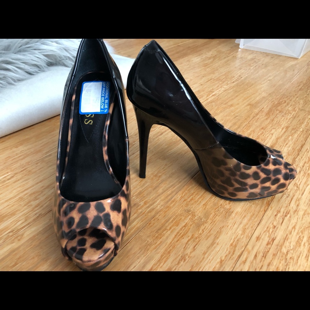 GUESS Ombré Leopard Platform Heels Size 6